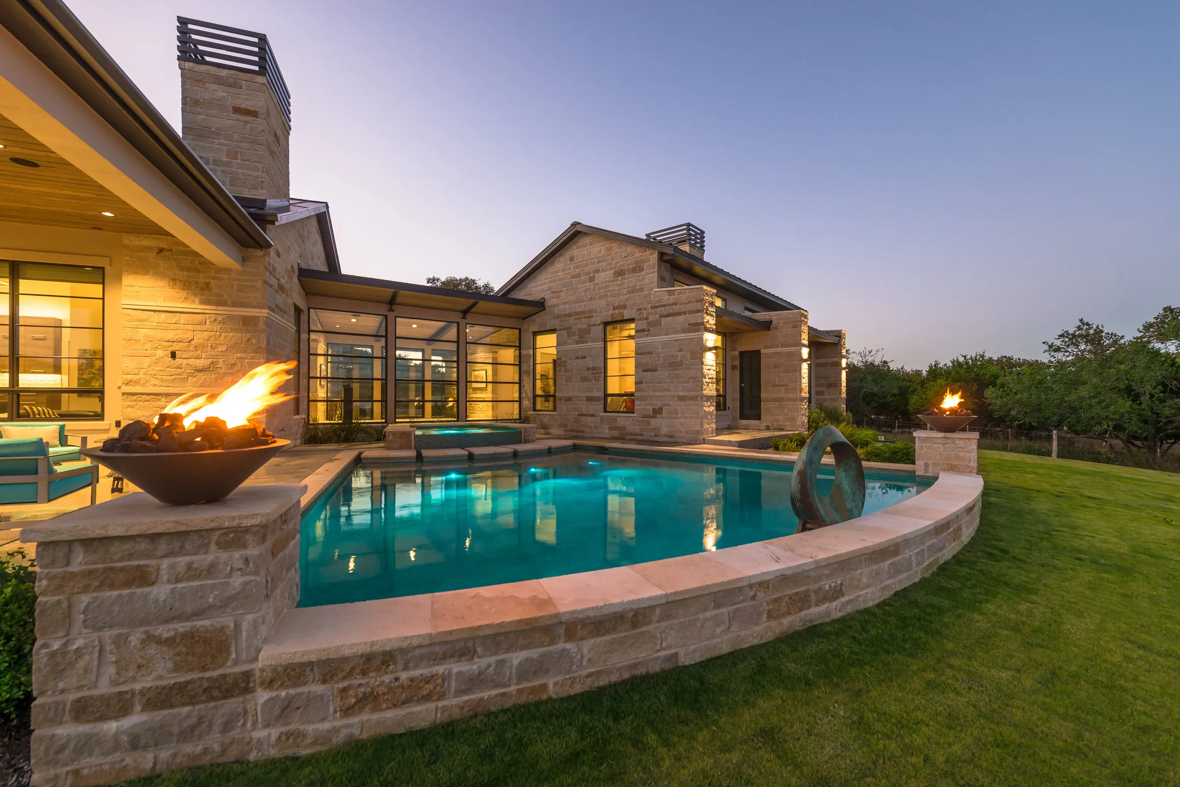 Contemporary Pool & Sculpture, Boerne, TX