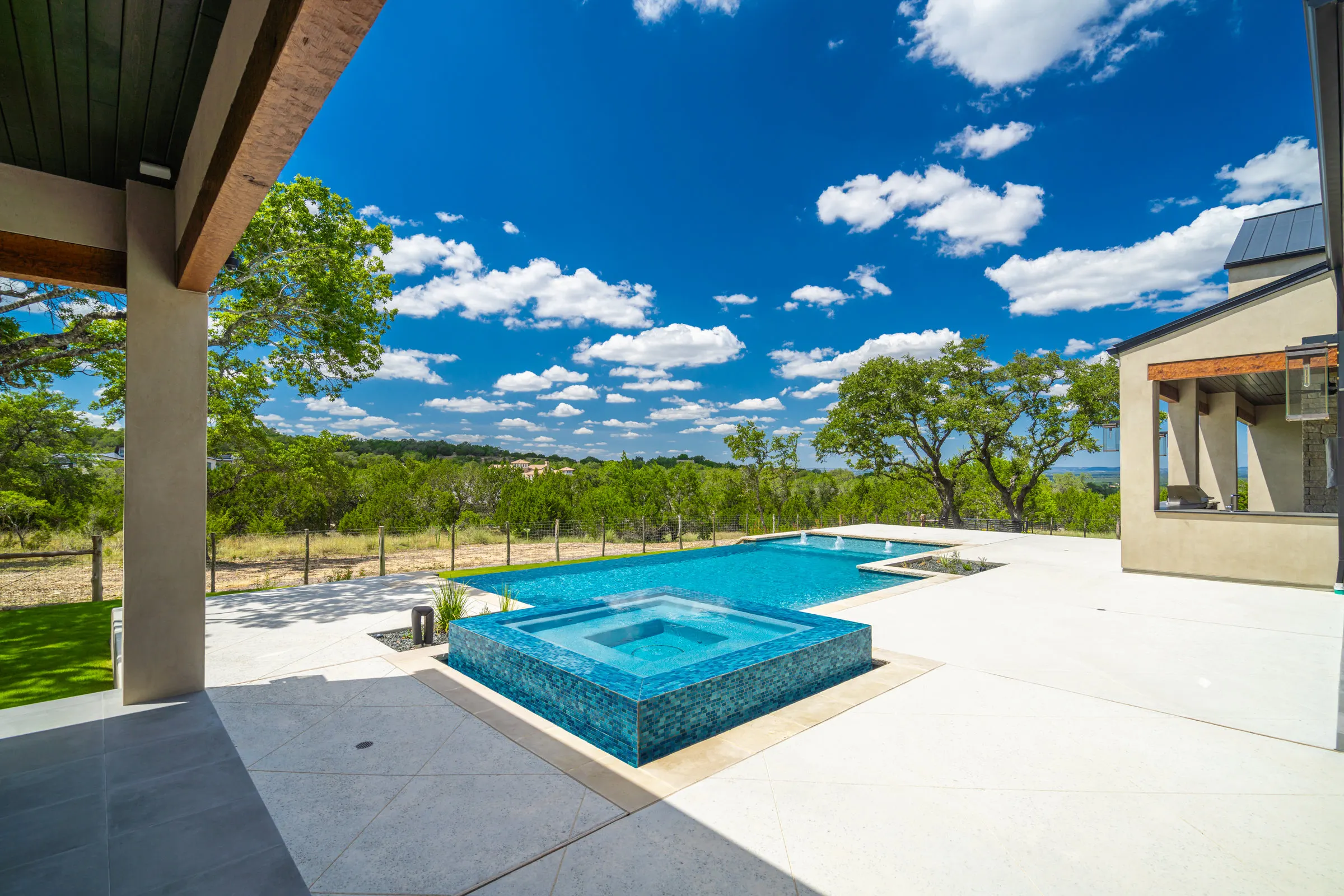 Modern Vanishing Edge & Overflow Spa, Boerne, TX